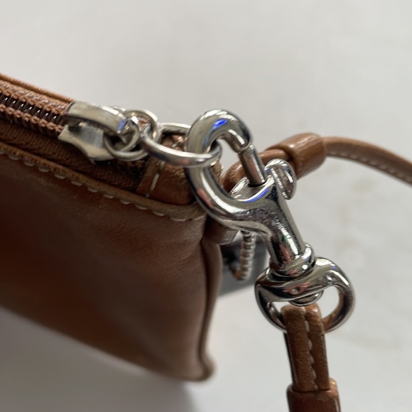 Coach wristlet - Picture 4 of 11